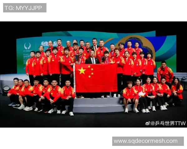 世界杯赛场风云再起 各大豪强激战正酣 谁将捧起梦寐以求的冠军奖杯